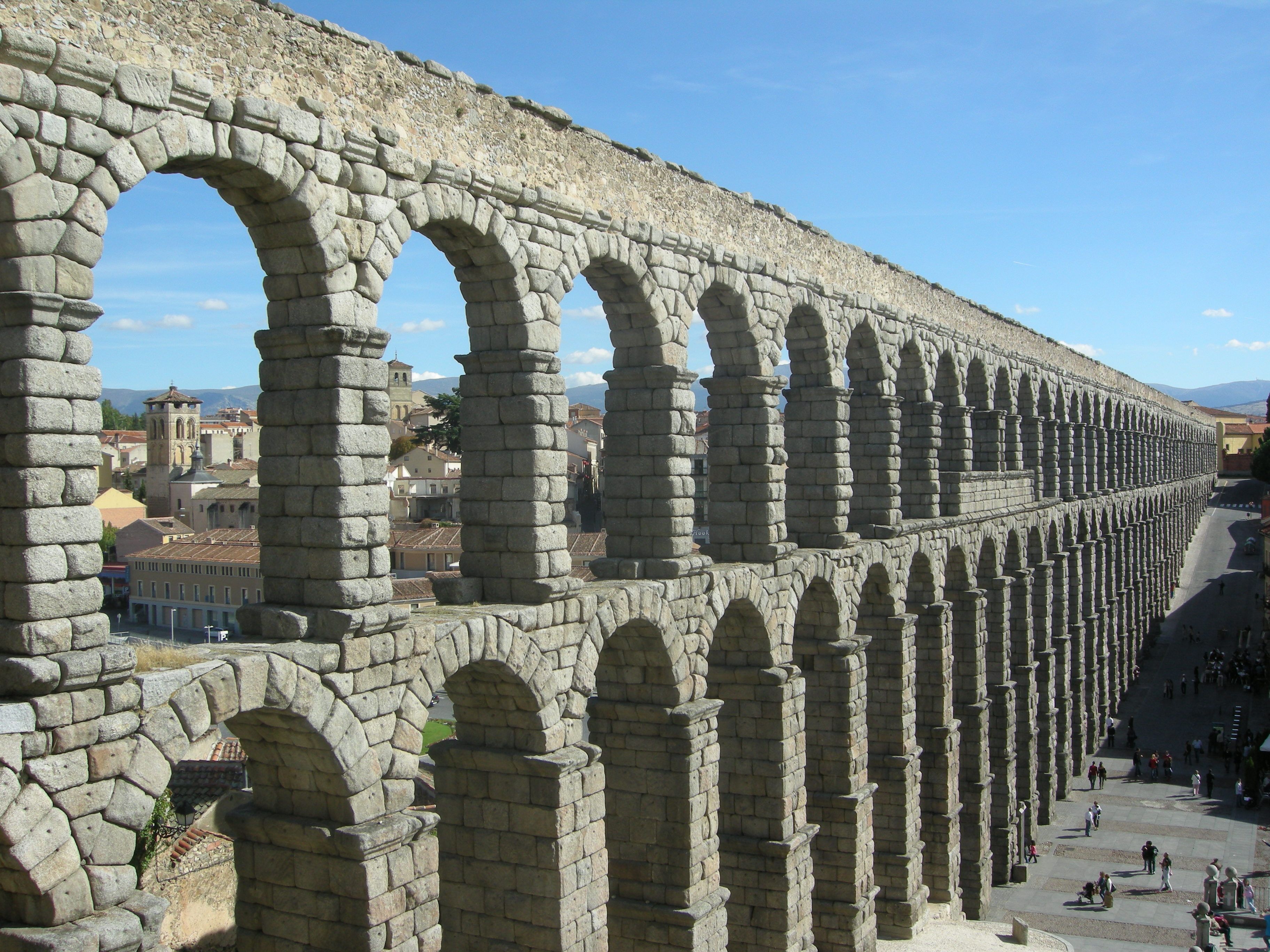 Visitez Segovia gratuitement avec HomeExchange Aqueduc-de-Segovia-echange-de-maison-HomeExchange
