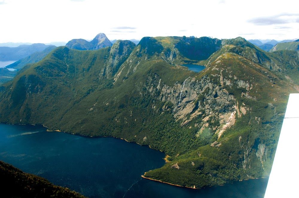 Logez gratuitement aux Philippines avec HomeExchange Vue des îles Philippines en avion