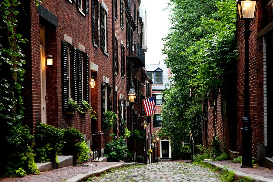 HomeExchange premier site mondial d'échange de maisons acorn street, Boston, rue ancienne