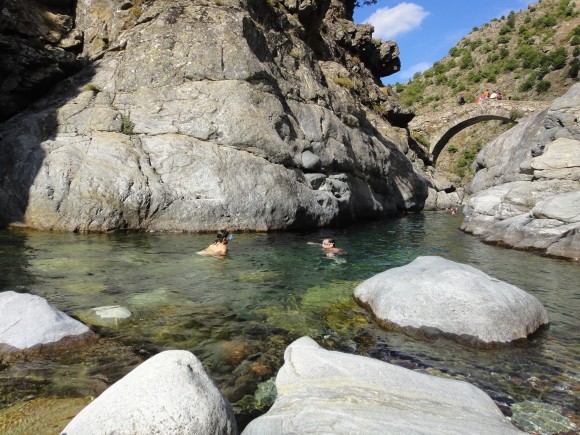 santa_giulia-corsica-emil
.fr/blog/content/images/2016/03/santa_giulia-corsica-emilie-morcillo.jpg)
« Santa Giulia, en Corse, un vrai coin de Paradis ! J’aime la couleur de l’eau, le site très naturel et les rochers plongeant dans la baie. »
Emilie, Saint-Cloud, offre n° 489787
Plage à Àsco, Corse
![Florent_Haute_Corse