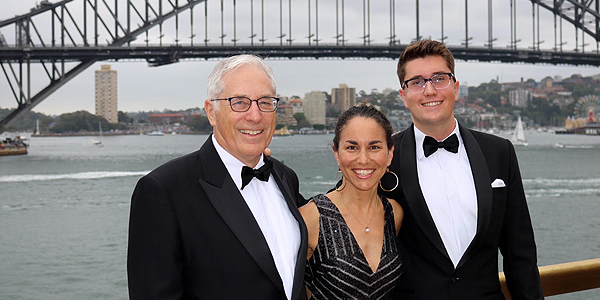 comm636_600x300_nye_lauren