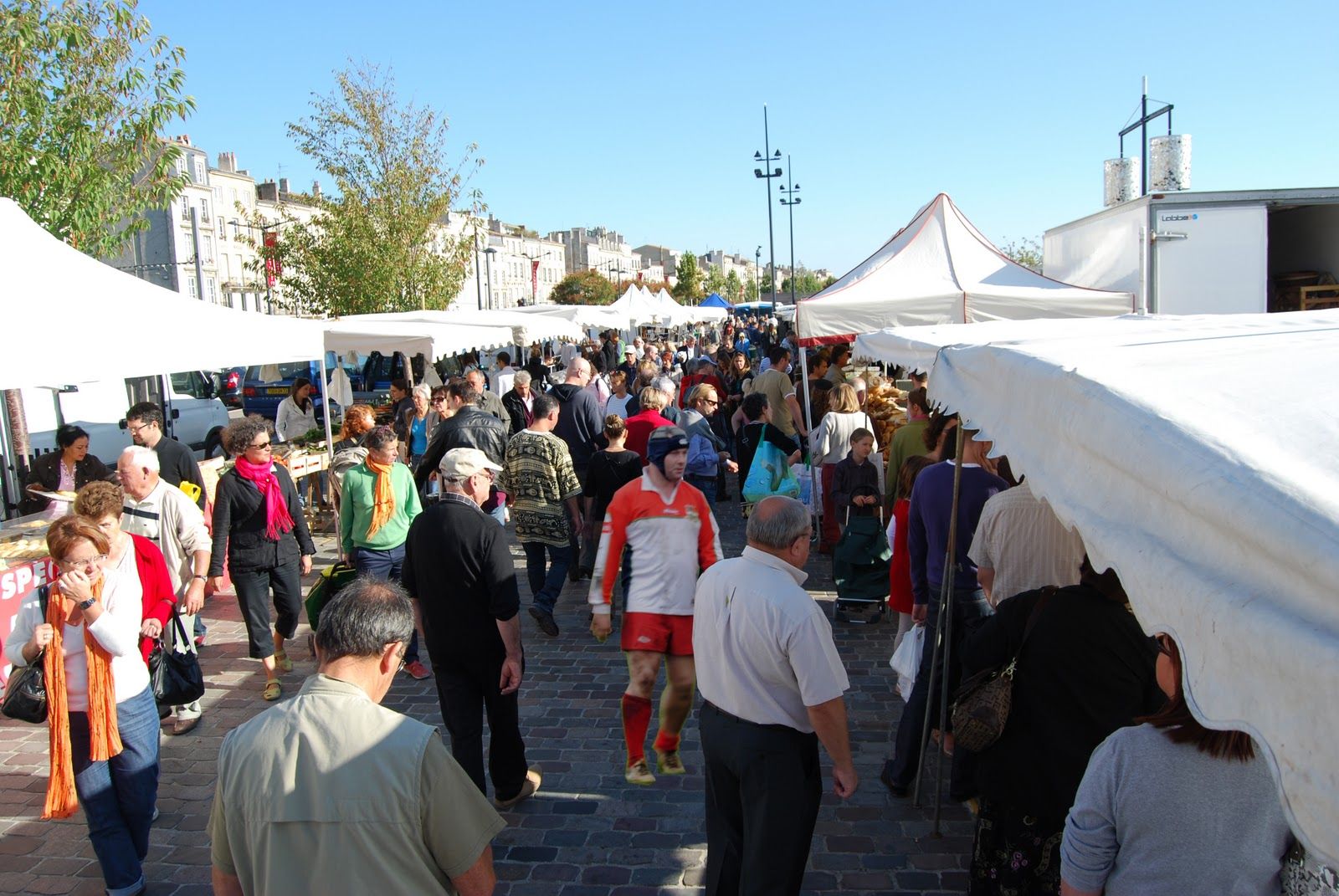 marche-quais_15-choses-bordeaux-echange-maison
