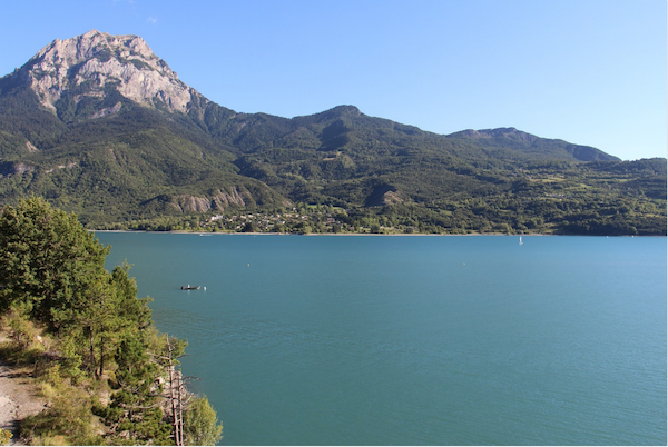 montagne-hautes-alpes-lac-plantes