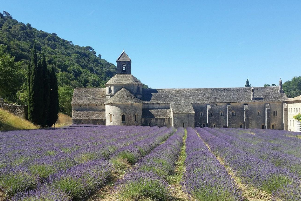 luberon-provence-lavande-monastère-échangede maison-été indien