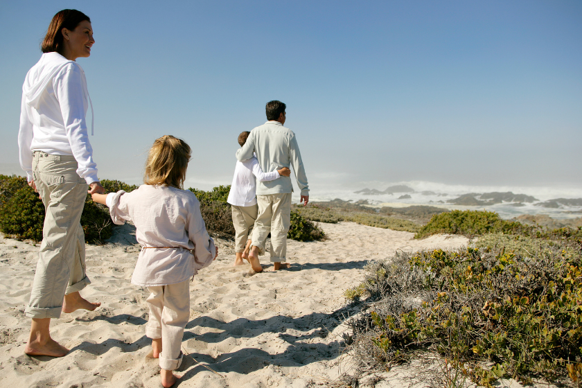 Vacances-Pâques-Famille-se-ressourcer-balade-plage