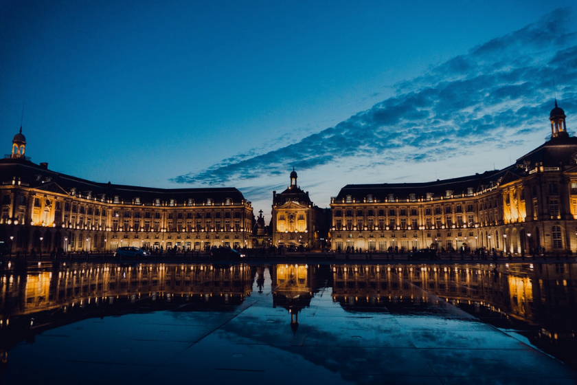 Decouvrir-Bordeaux-miroir-eau