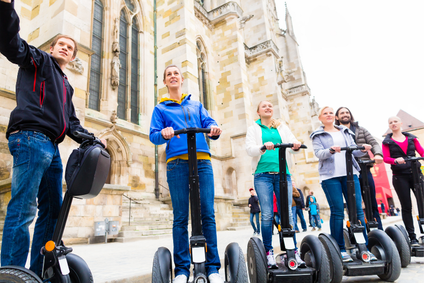 Que-faire-a-Nimes-en-Famille-Visiter-ville-Segway