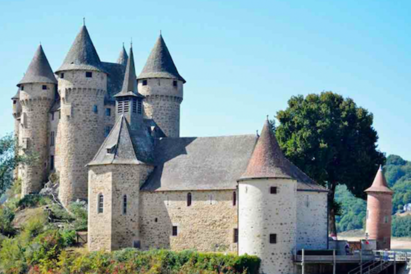 activite-insolite-auvergne-chateau-de-val