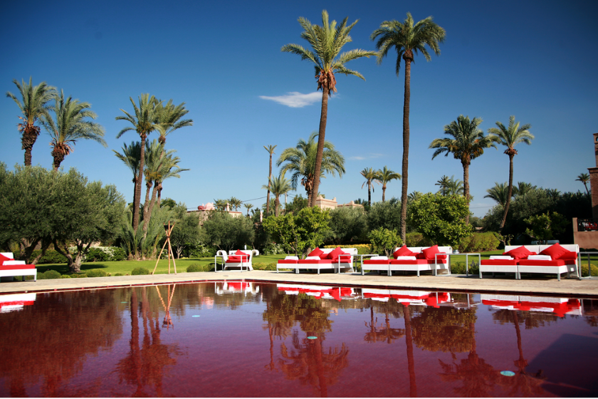 Activités insolites Marrakech piscine rouge Murano Resort
