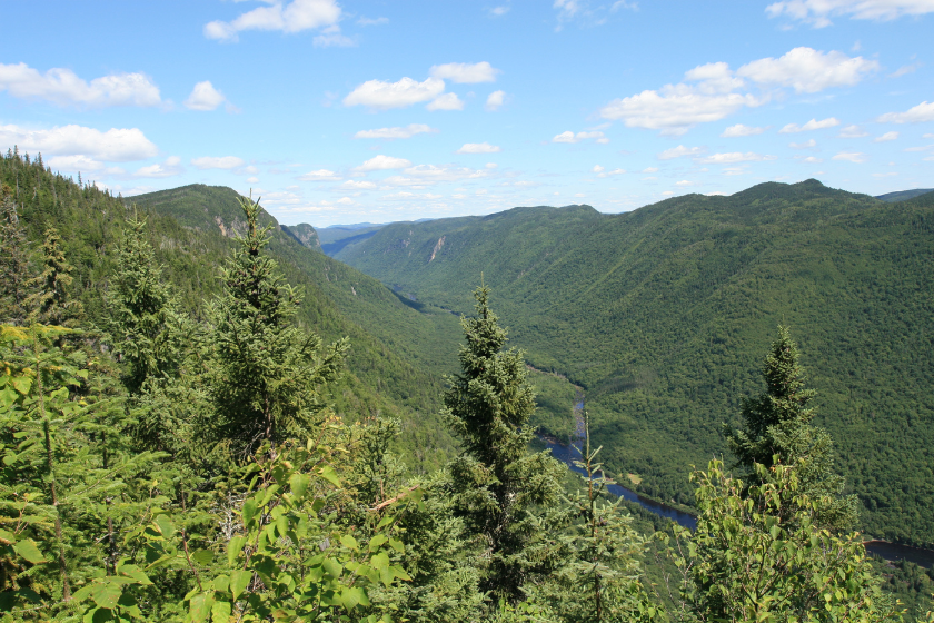 Vue de la vallées de la Jacques-Cartier près de la ville de Québec