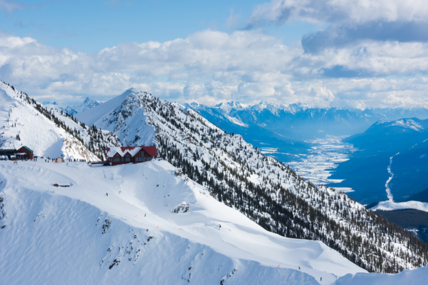 La vue au sommet de la gondole de Kicking Horse Mountain Resort