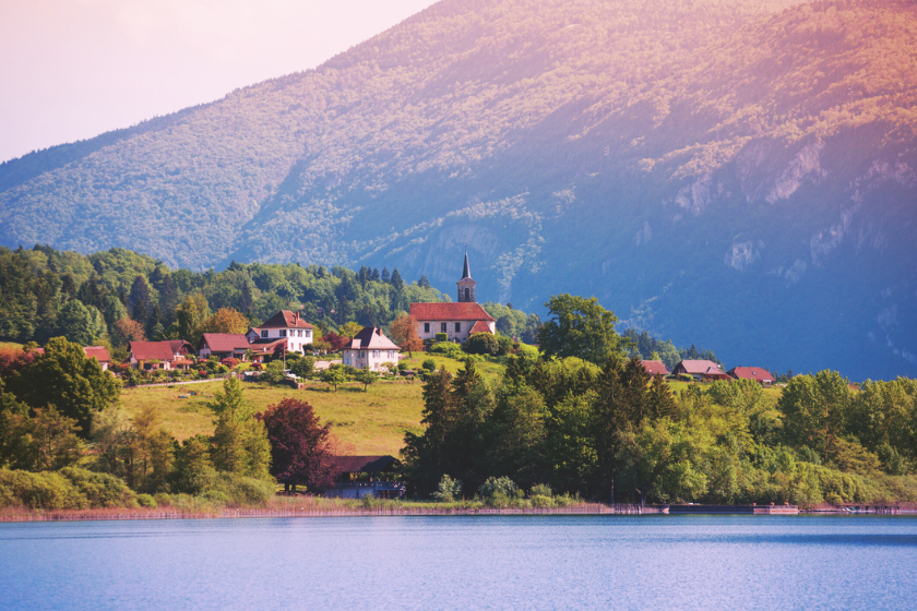 Lieux moins touristiques Lac d'Aiguebelette échange de maisons