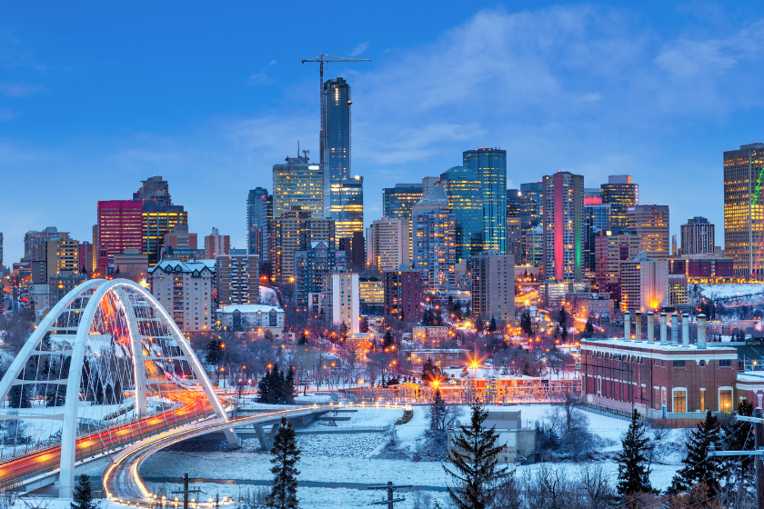 Centre-ville de Edmonton illuminé une soirée d'hiver