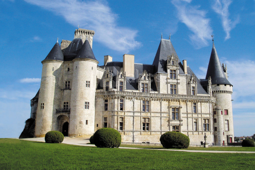 plus beaux châteaux de France Château de la Rochefoucauld