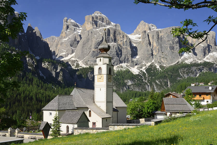 op 10 des plus beaux villages des Dolomites Colfosco