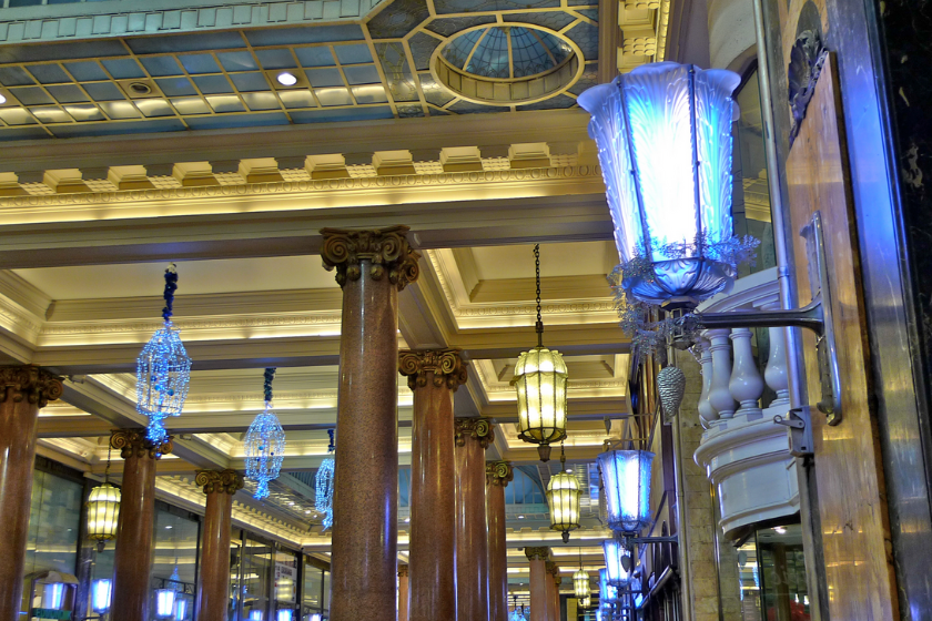 Plus beaux passages de Paris Les Arcades des Champs-Elysées