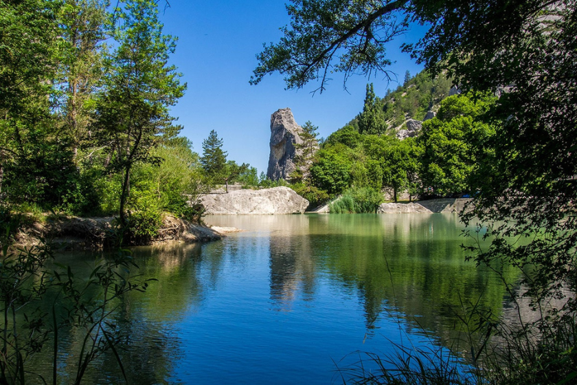 Top 10 des plus beaux lacs et lieux de baignade de la Drôme La retenue d'eau du Claps