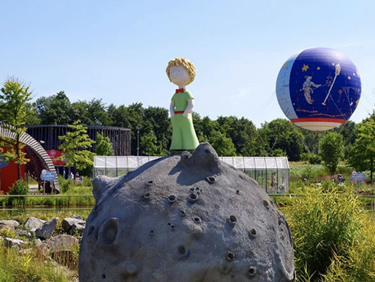 Boire une bière au Délirium café