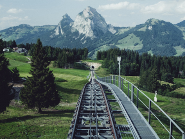 Echange de maison vacances en famille funiculaire de Stoos en Suisse